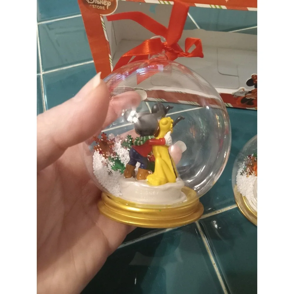 RARE‎ DISNEY STORE DATED 2010 MICKEY & MINNIE SNOW GLOBE ORNAMENT SET OF 2 Glass
